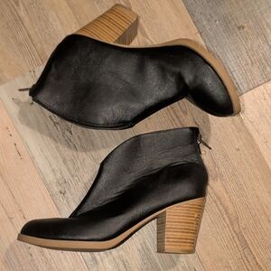 Black Leather Block Heel Ankle Boots - Women